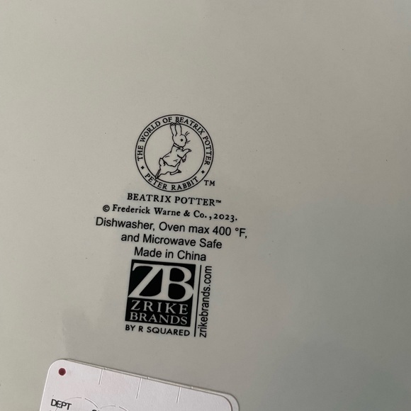 Peter Rabbit 8” Baking Casserole Dish - Picture 2 of 2